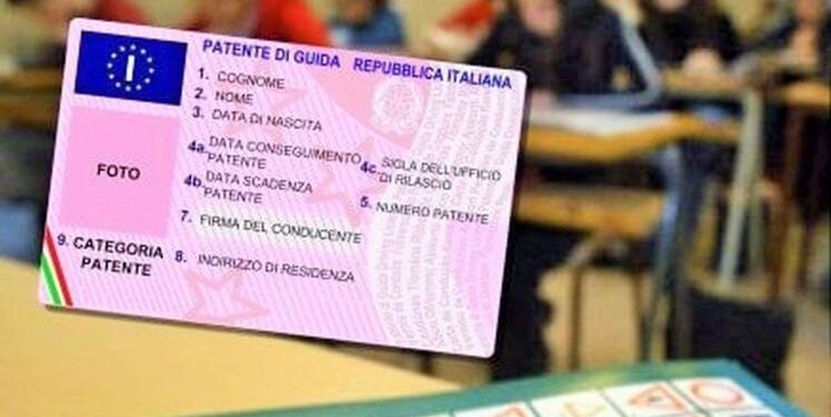 Esame patente guida: obbligatorio il camice e superare il metal detector