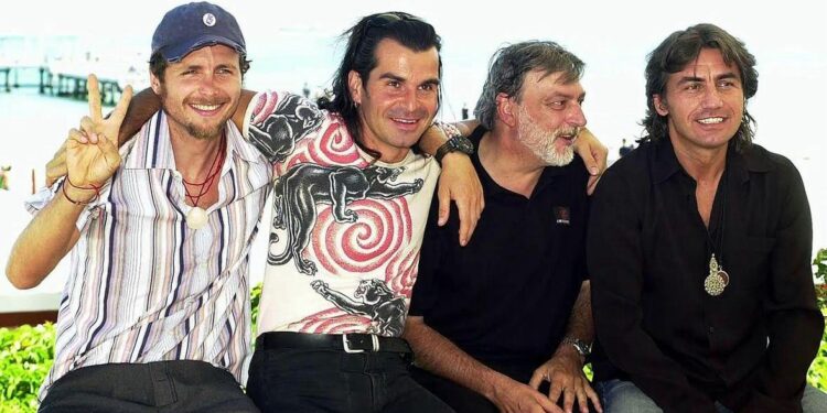 ‘Il mio nome è mai più’, il celebre brano di Ligabue, Jovanotti e Pelù, compie 25 anni ed esce una nuova edizione