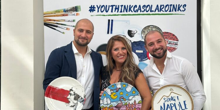 Casolaro consegna il premio “Miglior Servizio di Sala” per la “Guida Pizzerie d’Italia 2025”