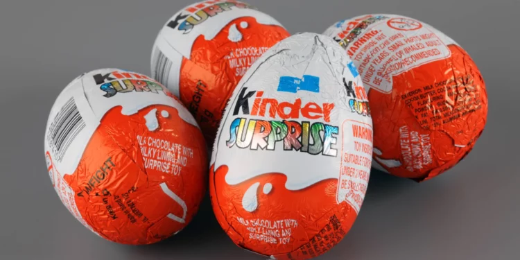 Kinder Sorpresa compie 50 anni, Ferrero festeggia con un concorso a premi