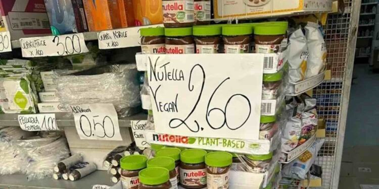Nutella vegana ancora non disponibile nei negozi, ma già in vendita a Napoli: ecco cosa è accaduto