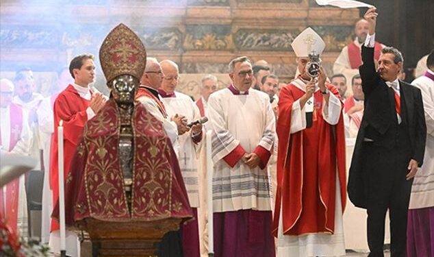 San Gennaro, alle 10.01 si è ripetuto il prodigio della liquefazione del sangue