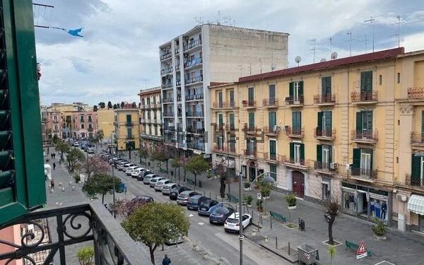 Ponticelli, la quiete dopo la tempesta: nel quartiere regnano la paura e lo spaccio a cielo aperto