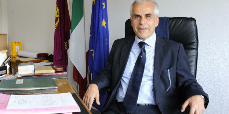 Chi è Carmine Gallo, l’ex poliziotto accusato di aver violato gli archivi riservati dello Stato