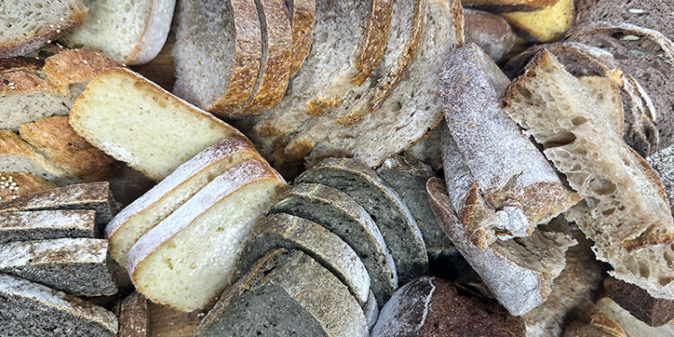 Da Casolaro, il corso teorico-pratico con il maestro panificatore Giovanni Di Sarno: dai grani antichi alle farine senza glutine