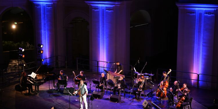 “Tutta un’altra musica”: sabato 26 ottobre “L’opera da marciapiede” sul palco Raffaello Converso