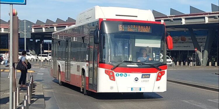 Napoli: Autista ANM aggredito, 43enne arrestato dai carabinieri