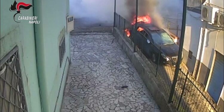 Bacoli: bomba sotto l’auto del finanziere, l’ex moglie accusata di essere la mandante