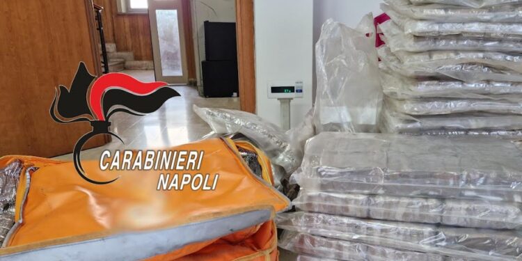 San Giovanni a Teduccio: sequestrati 190 chili di hashish, carabinieri arrestano due rider della droga