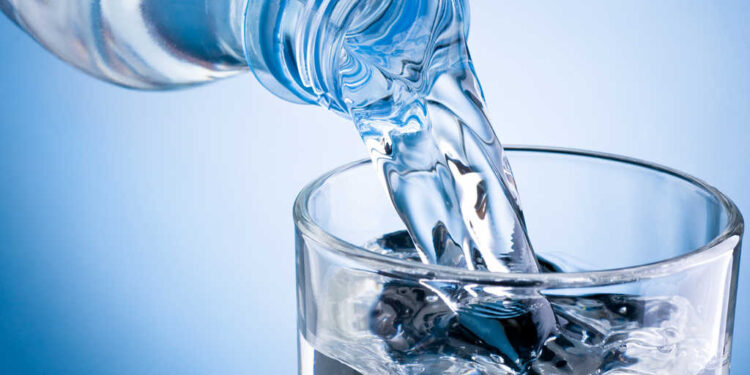 Metalli pesanti nell’acqua minerale: le marche che superano il test di “Altroconsumo”