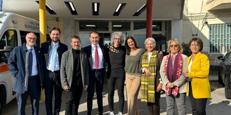 Il Compositore Giovanni Allevi fa visita ai bambini del Pausilipon