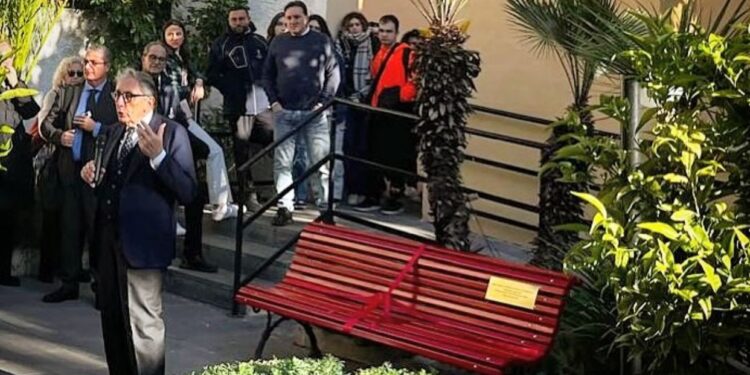 A Napoli una panchina rossa per le studentesse vittime della strage di Montreal