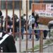 Docente aggredita da genitori nel napoletano: rientro a scuola blindato