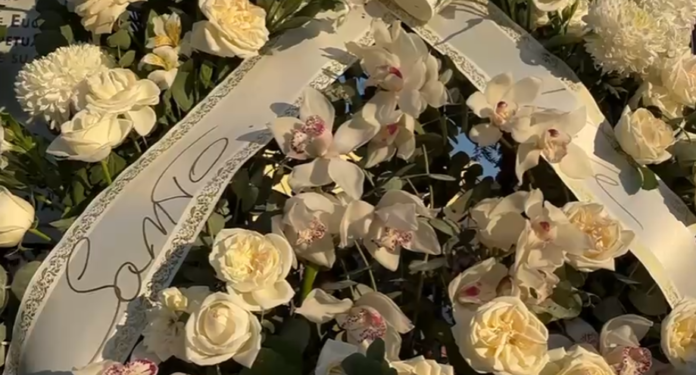 Lacrime, dolore e applausi ai funerali di Santo Romano