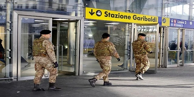 Piazza Garibaldi, uomo colto da malore salvato da militari “Strade Sicure”