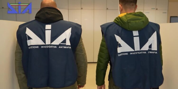 Clan Amato-Pagano: 53 ordinanze cautelari della Dia, minori addestrati per estorsioni
