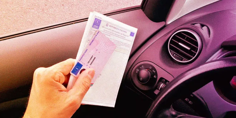 Codice della strada, dal 14 dicembre le nuove regole: multe fino a 6 mila euro per guida in stato di ebbrezza