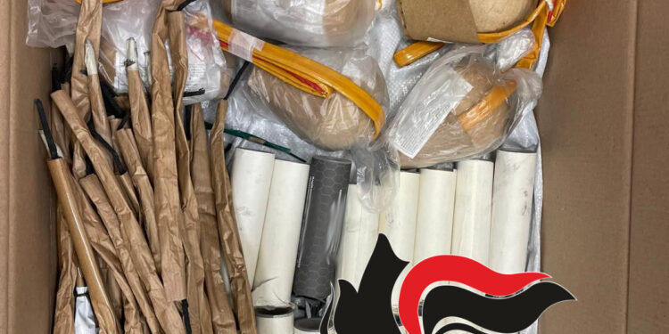 Botti illegali: 24enne arrestato nel napoletano, arrestata la madre