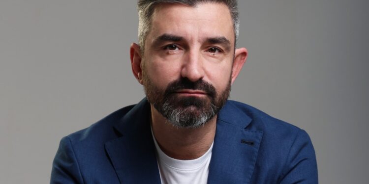 Mariano Bruno diverte… “Senza copione” al teatro “Il Piccolo”