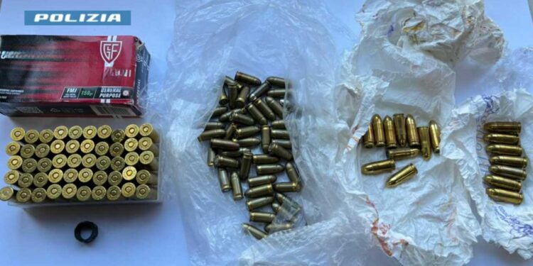 Ponticelli, armi nascoste nell’armadio: arrestato un 33enne