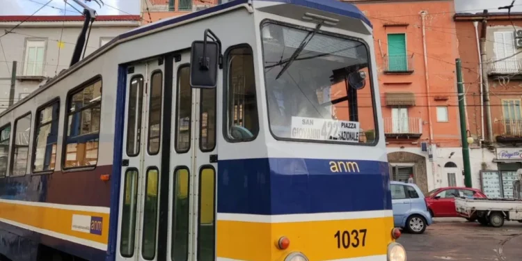 A Napoli tornano in strada i tram del 1935