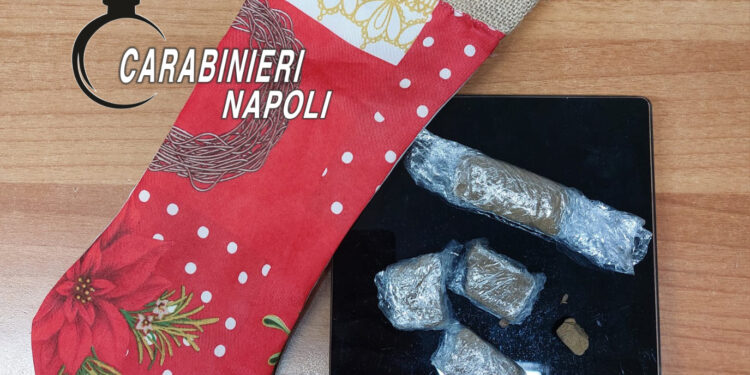 Droga nella calza della befana: 29enne denunciato nel napoletano