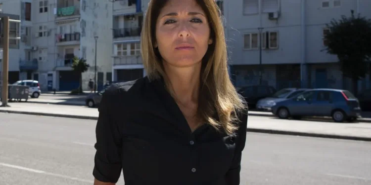 VIDEO-La giornalista Luciana Esposito dice addio alla camorra di Ponticelli