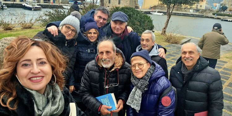 Sul Porto di Acciaroli il reading collettivo di presentazione del libro “Il vento tra le mani” in ricordo di Angelo Vassallo”