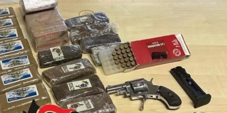 San Giovanni a Teduccio, controlli dei carabinieri: sequestro di armi e droga