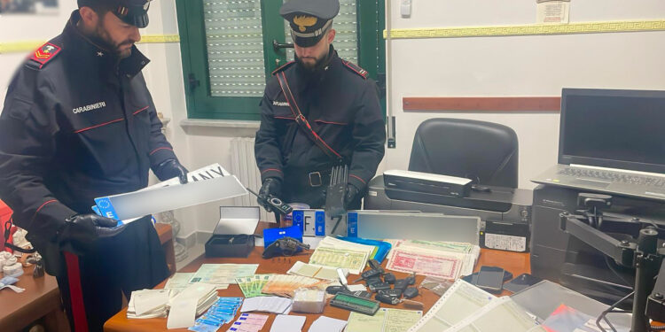 Cercola: riciclaggio di auto rubata e una pistola clandestina, 48enne arrestato dai Carabinieri