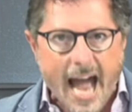 VIDEO-Borrelli non gradisce domanda sul terzo mandato di De Luca e abbandona l’intervista