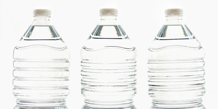 Come asciugare più rapidamente i panni con il trucco della bottiglia d’acqua