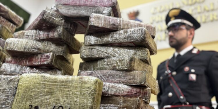 Napoli: Maxi-sequestro di droga, carabinieri bloccano carico di oltre 80 chili