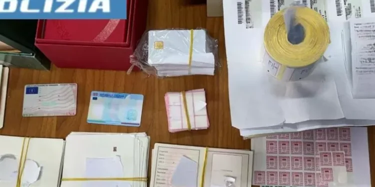 Napoli, centrale documenti falsi scoperta dai carabinieri