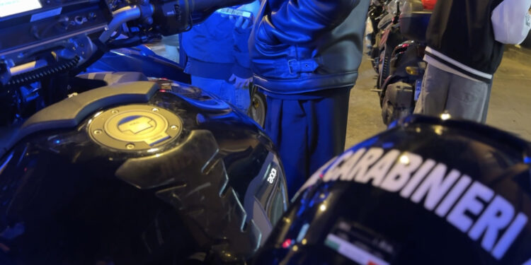 Napoli, controlli dei carabinieri nella movida del centro: due arresti
