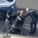 Cosenza, la denuncia di un giornalista: “la polizia mi ha bloccato a terra e arrestato”