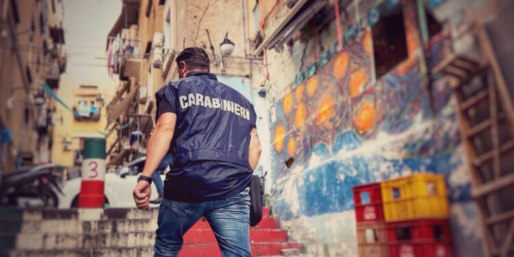 VIDEO-Rissa con coltelli tra giovanissimi nel centro storico di Napoli: carabinieri eseguono tre misure