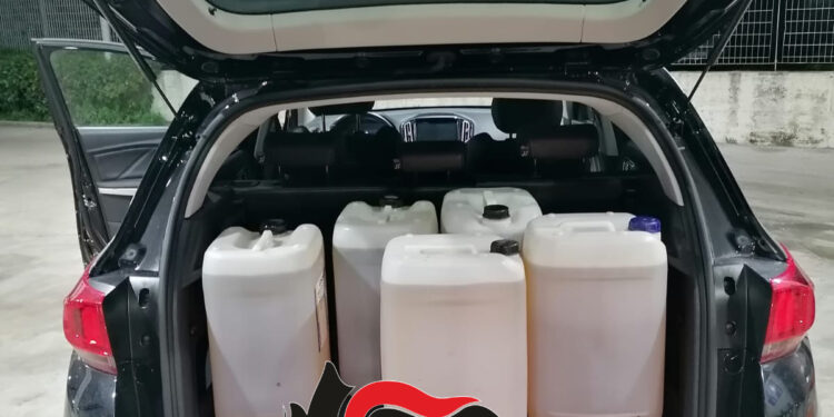 Traffico di carburante e fenomeno delle carte clonate: due arresti nel napoletano