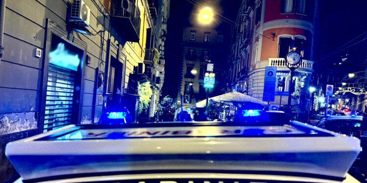 Napoli,carabinieri presidiano la movida: parcheggiatori abusivi e minori nel mirino