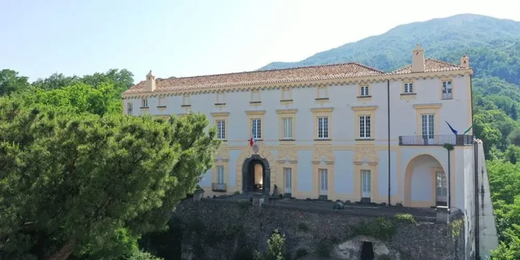 Ottaviano dice no a Roberto Saviano: vietate le riprese nel Palazzo Mediceo