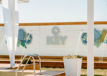 La primavera del Key Village: mare, musica e cultura a Pozzuoli
