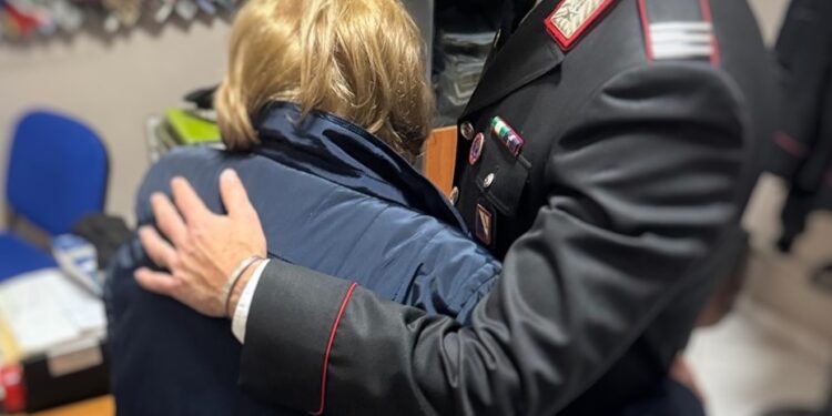 Anziana vittima della truffa del finto corriere: 28enne arrestato dopo inseguimento