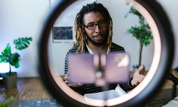 Streaming dei casinò: come gli influencer stanno cambiando il nostro modo di giocare