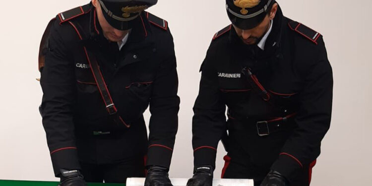 Castellammare di Stabia: carabinieri arrestano padre e figlio durante i controlli