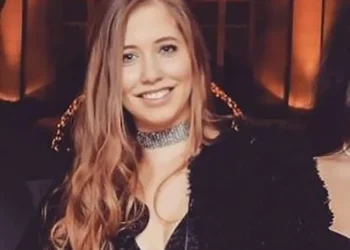 Napoli onora la memoria di Chiara Jaconis con una targa commemorativa al Parco Viviani