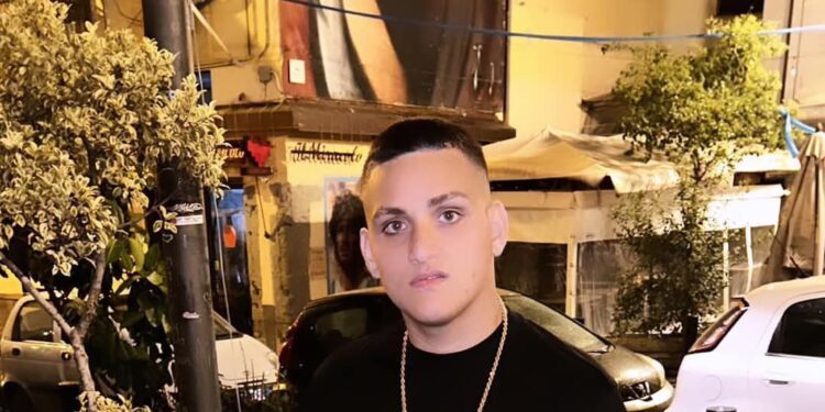 Emanuele Durante: l’infanzia difficile, i legami con le paranze del centro storico