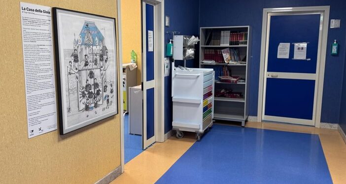 Al Santobono al via il progetto “Cura ad Arte”, quadri in mostra nel reparto di Pediatria