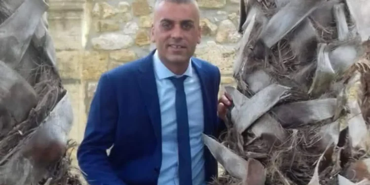 Interviene per difendere il figlio da un’aggressione: 45enne ucciso di botte