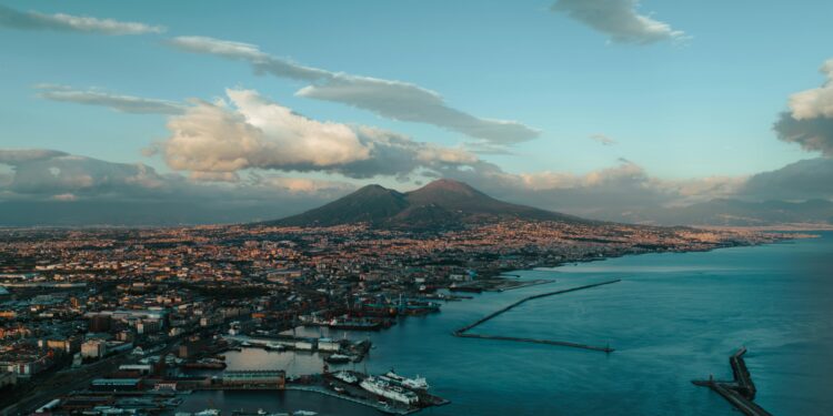 Napoli, la città dei set: 43 produzioni tra cinema e TV nei primi tre mesi del 2025