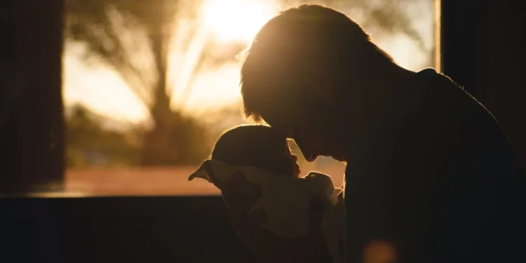 Storica sentenza della Corte Costituzionale: anche i single potranno adottare bambini stranieri